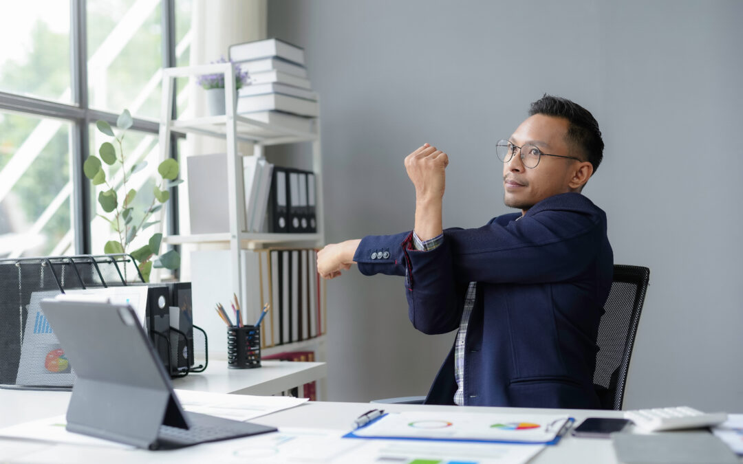 How Chiropractic Care Improves Desk Worker Posture