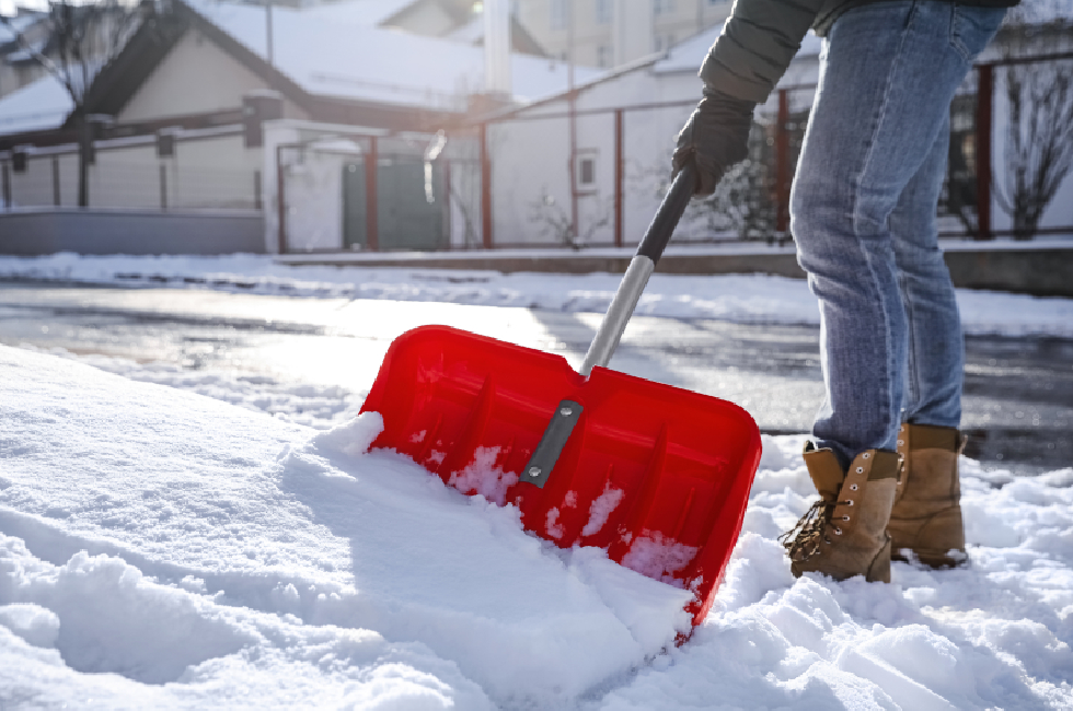 Shovelling Snow Safely: Chiropractor-Approved Tips to Prevent Injury